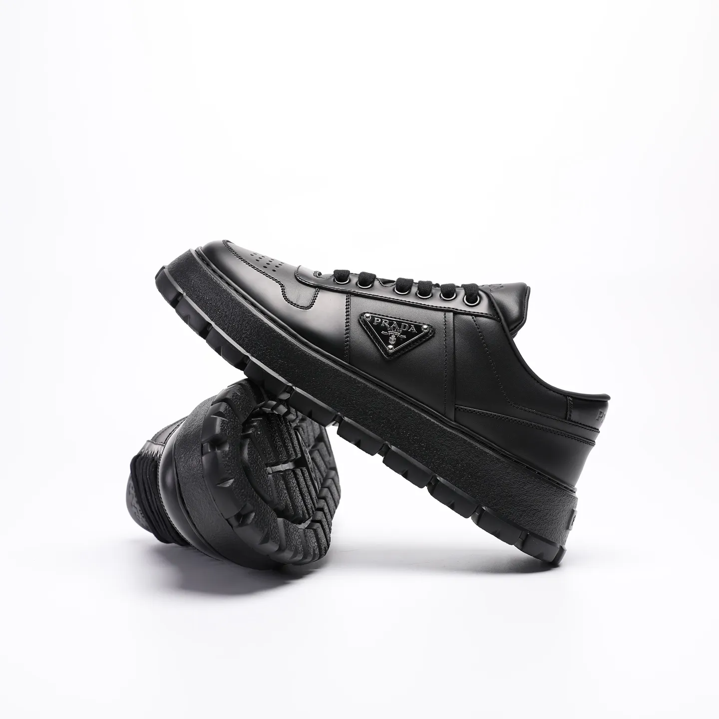 Batch 580 [PRADA] Men's shoes are popular in the counter, official website is synchronized, high-quality shipments. Fabric: original cowhide with snakeskin. Lining: cowhide foot pads + cowhide lining. Outsole: original foam sole. Size: 38-46